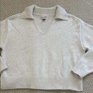 Universal Thread Cream V-Neck Sweater